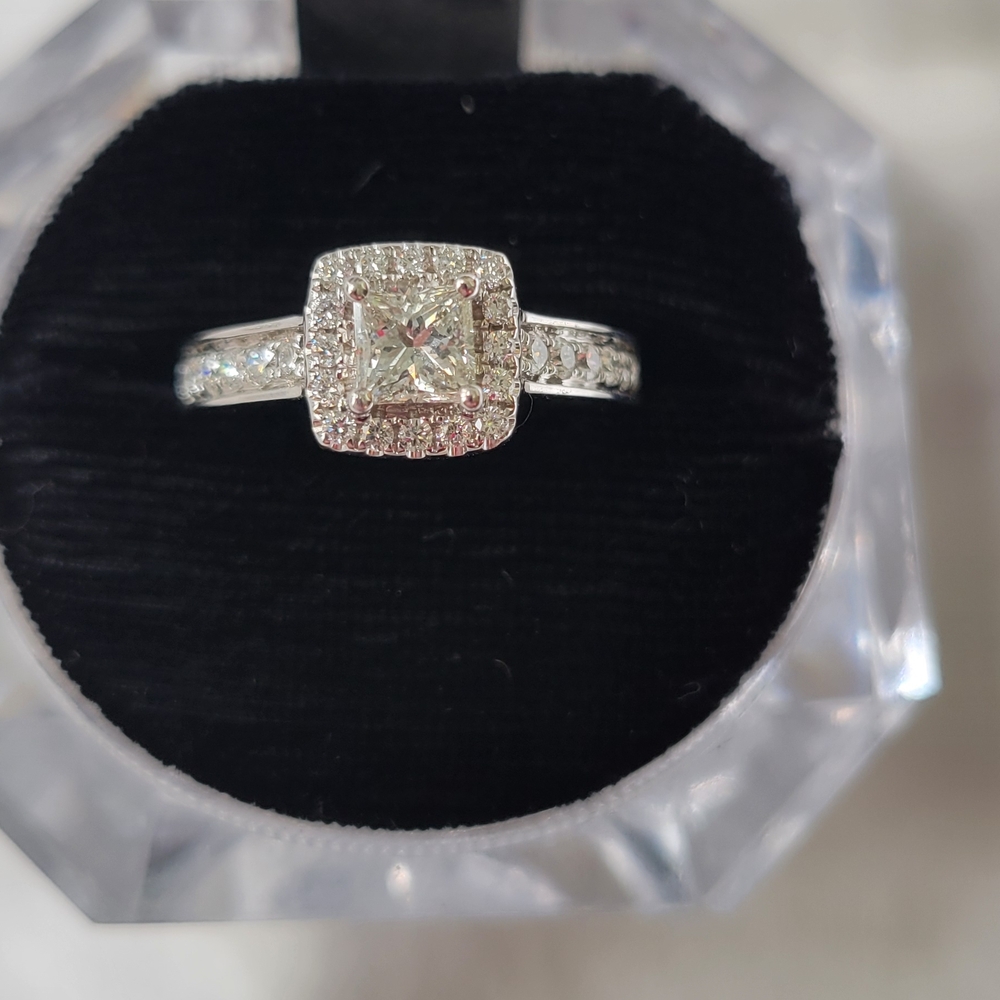 Sparkling Diamond Engagement Ring Or Right Hand Ring 14kt White Gold - Picture 3 of 10